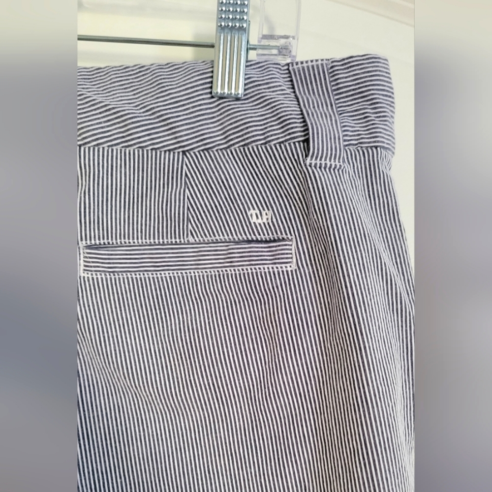 Tommy Hilfiger Sz 8 Mid Rise Reade Bermuda Seersucker Shorts White Blue Striped.